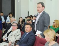Михаил Игнатьев провел встречу с представителями предпринимательского сообщества Михаил Игнатьев провел встречу с представителями предпринимательского сообщества